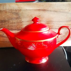 Teavana Exclusive Red and Gold Teapot